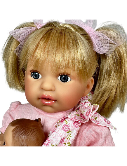 Nines D'Onil: Alex με ροζ φόρεμα και μωρό σε μάρσιπο - 40 εκ. - Image 4