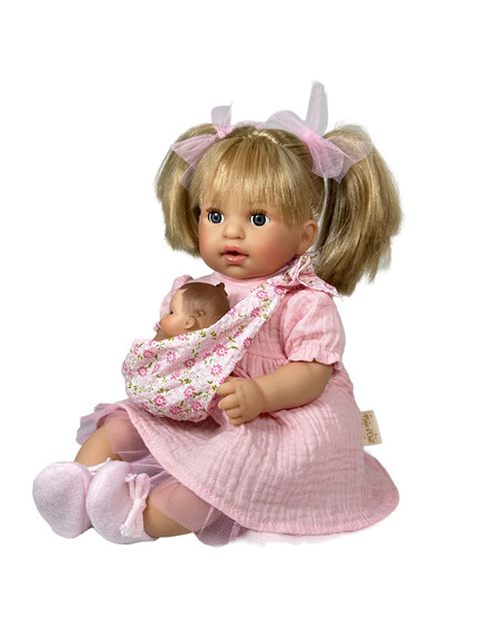 Nines D'Onil: Alex με ροζ φόρεμα και μωρό σε μάρσιπο - 40 εκ. - Image 5