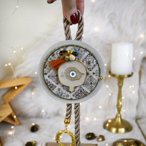 Γούρι Με Μεταλλικό Στοιχείο Ρόδι & Μάτι – Εκρού