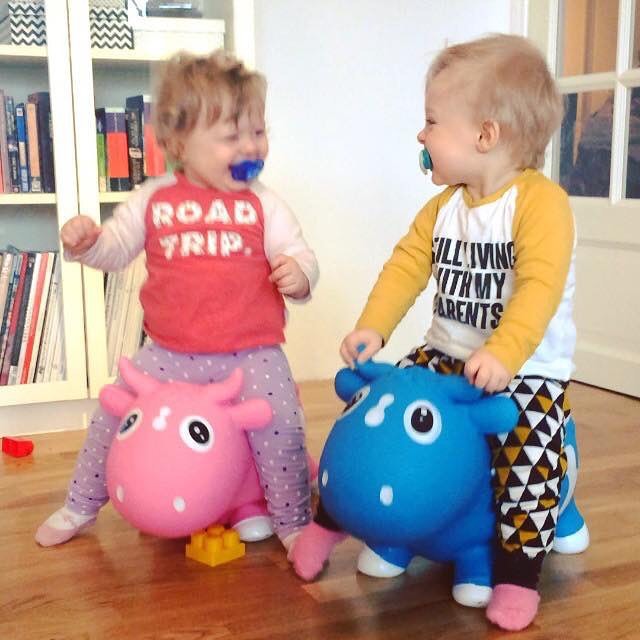 KidZZfarm Bella the cow Junior Χοροπηδηχτή Φουσκωτή Αγελάδα Hop Hop 40x20x30cm Σάπιο μήλο KMC150511 - Image 2