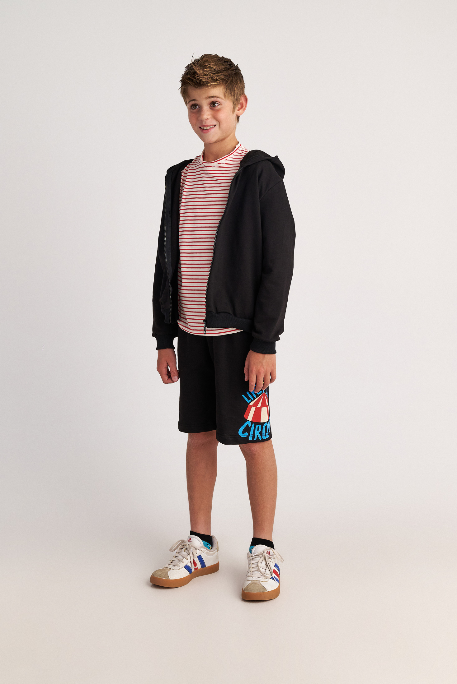 Two in a castle - Παιδικό Σετ Αγοριού “Circus Life” – Ριγέ Top & Μακρύ Σορτς με Λογότυπο (T7327)